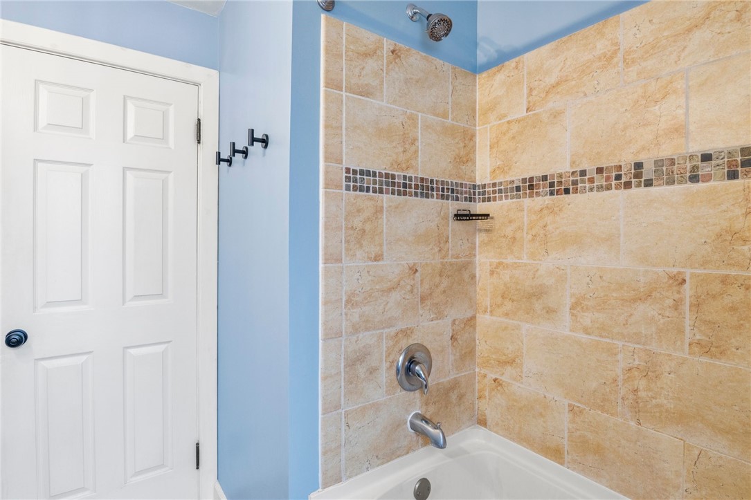 255 Thorncliffe Drive Irondequoit, NY 14617 - Photo 18 of 48