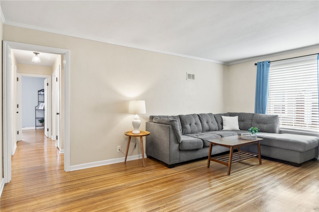 255 Thorncliffe Drive Irondequoit, NY 14617 - Photo 5 of 48