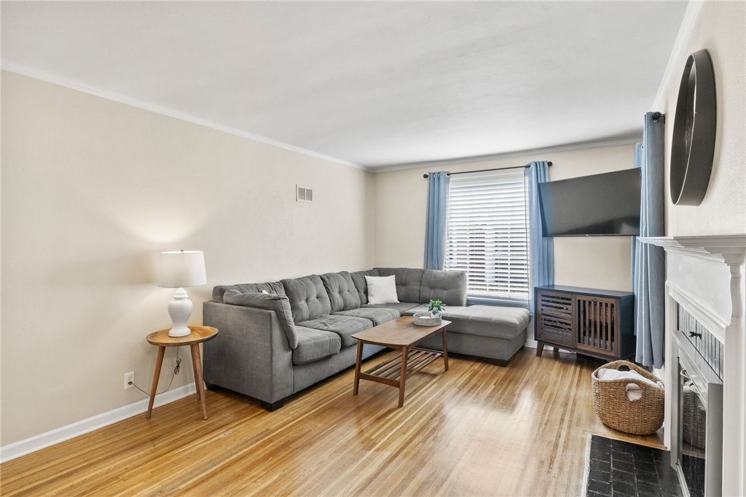 255 Thorncliffe Drive Irondequoit, NY 14617 - Photo 6 of 48