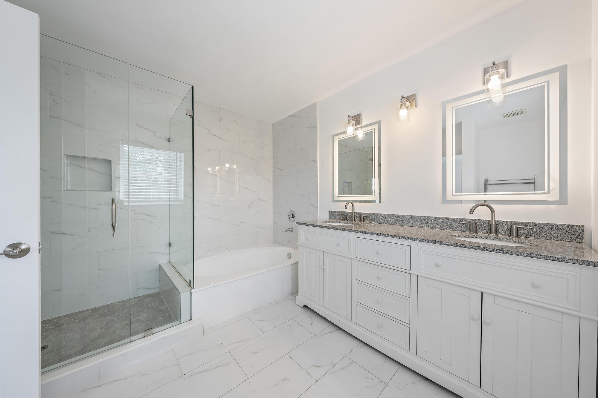 1045 Aspri Way Riviera Beach, FL 33418 - Photo 15 of 35 Main Bathroom