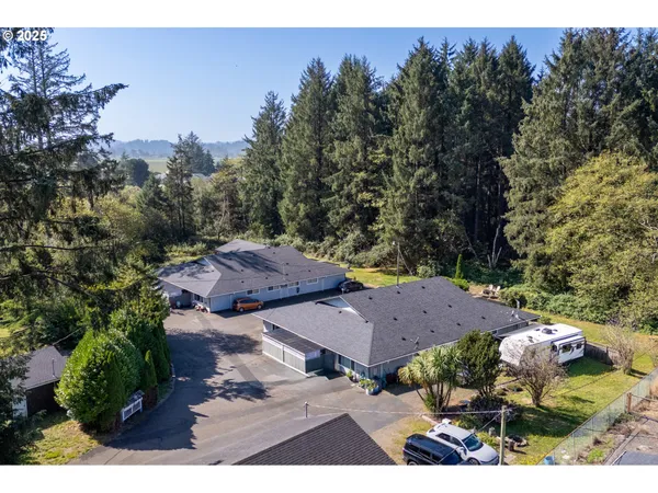$1,250,000 | 1110-1120 Meadow Avenue, Tillamook, OR 97141