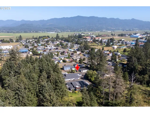 $1,250,000 | 1110-1120 Meadow Avenue, Tillamook, OR 97141