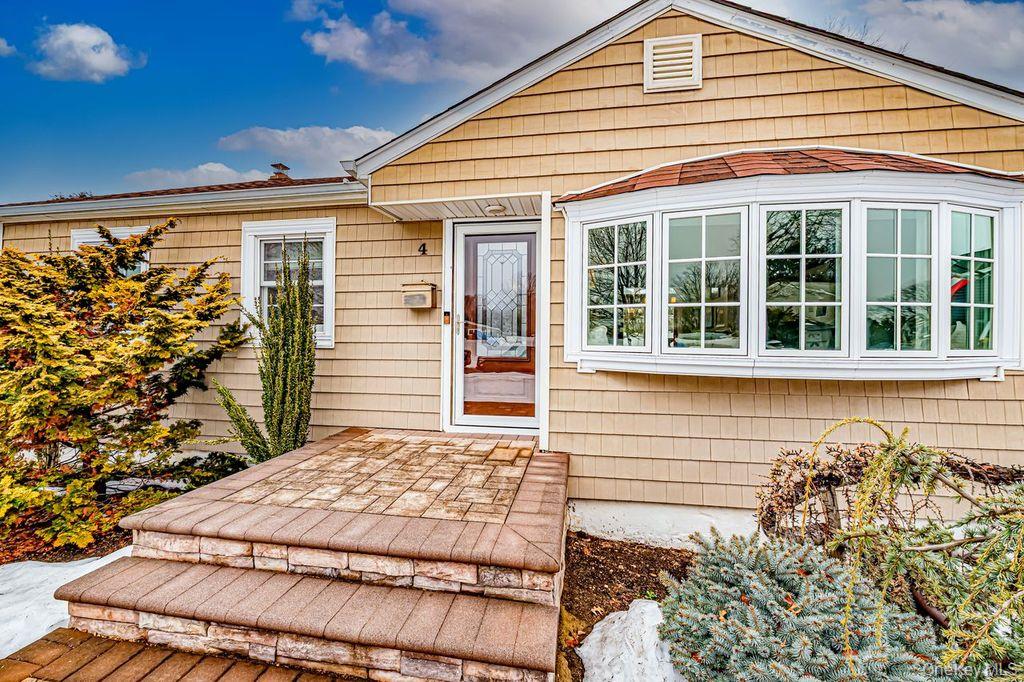 4 Hollyberry Road Plainview, NY 11803 - Photo 2 of 20 front view of a house