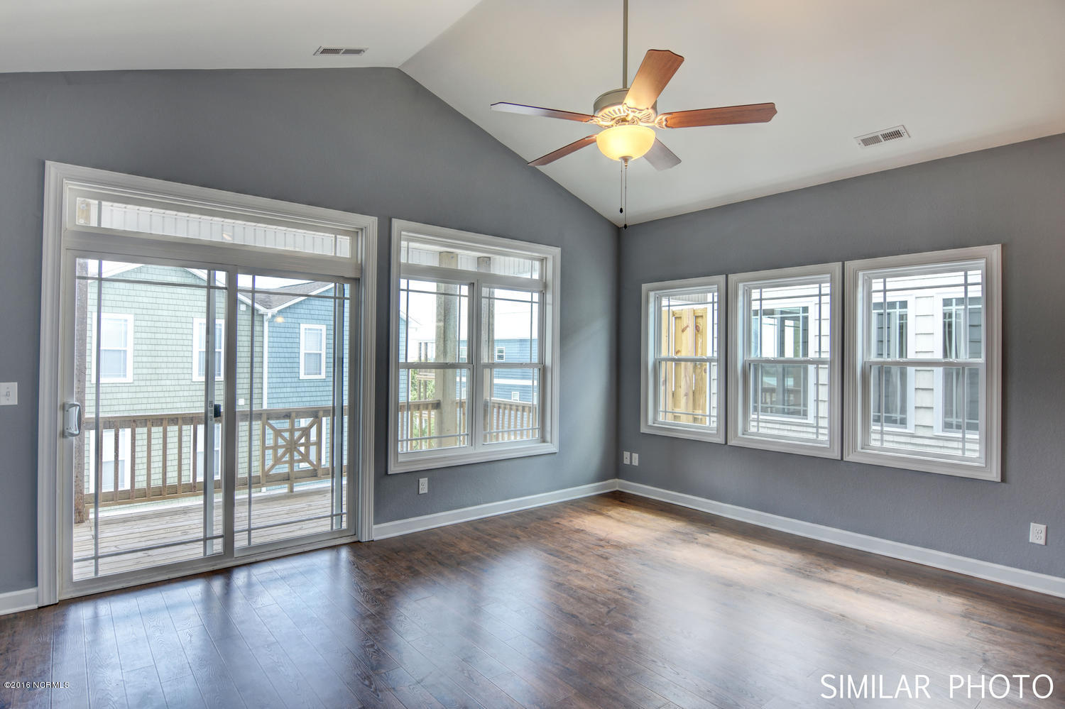 201 Shell Road, Unit E Surf City, NC 28445 - Photo 8 of 24 309 Vista Court Surf City NC-large-008-1