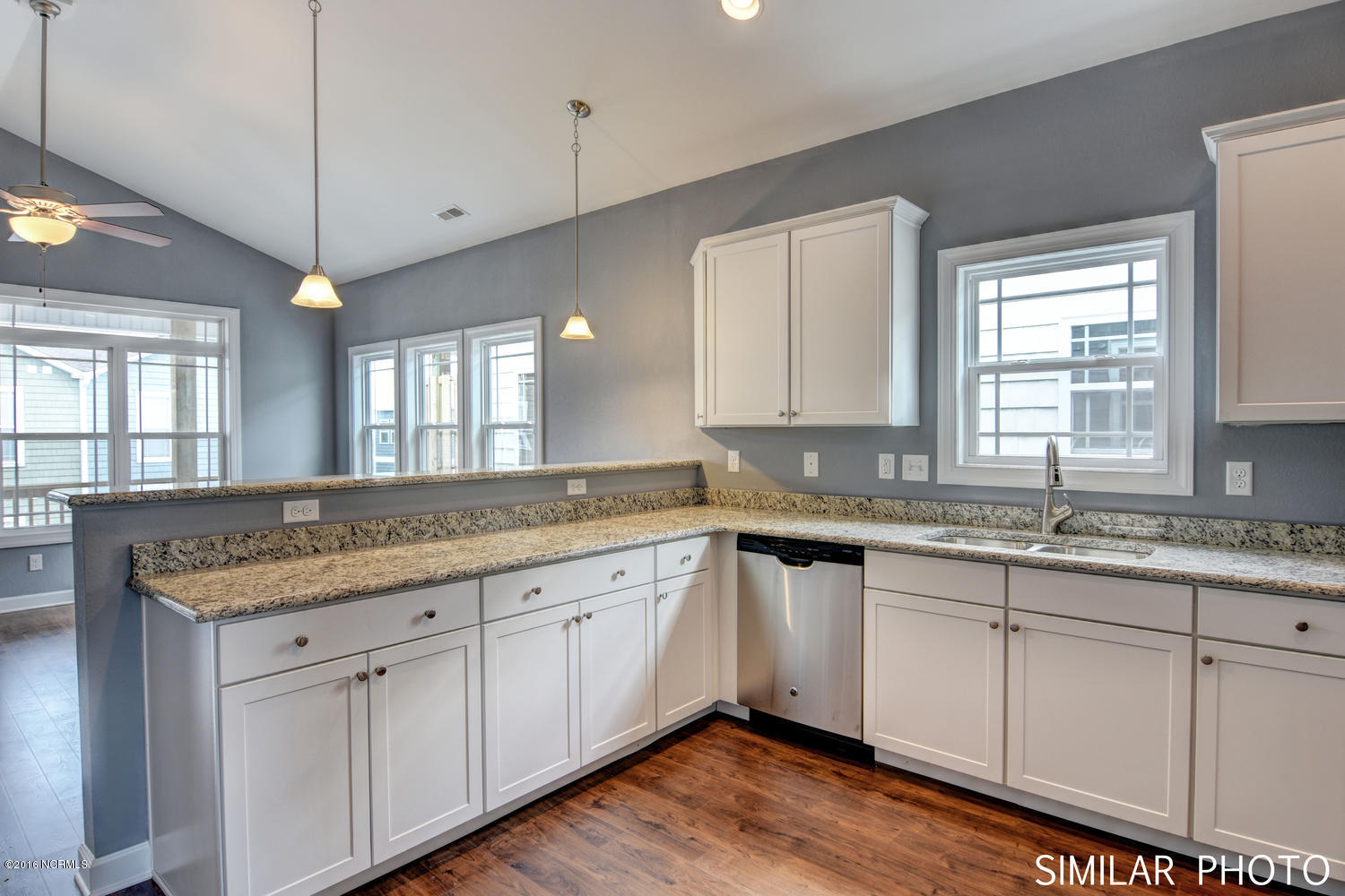201 Shell Road, Unit E Surf City, NC 28445 - Photo 10 of 24 309 Vista Court Surf City NC-large-010-1