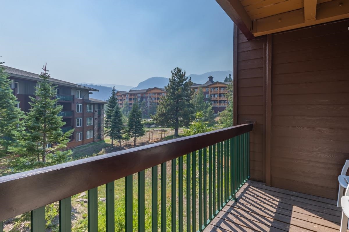 4000 Meridian Boulevard, Unit 436 Mammoth Lakes, CA 93546 - Photo 21 of 46 a balcony with street view