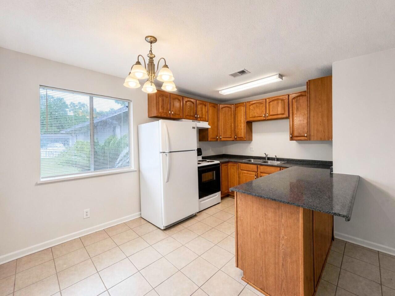322 Pelham Road, Unit C Fort Walton Beach, FL 32547 - Photo 5 of 14 05-interior_kitchen_1