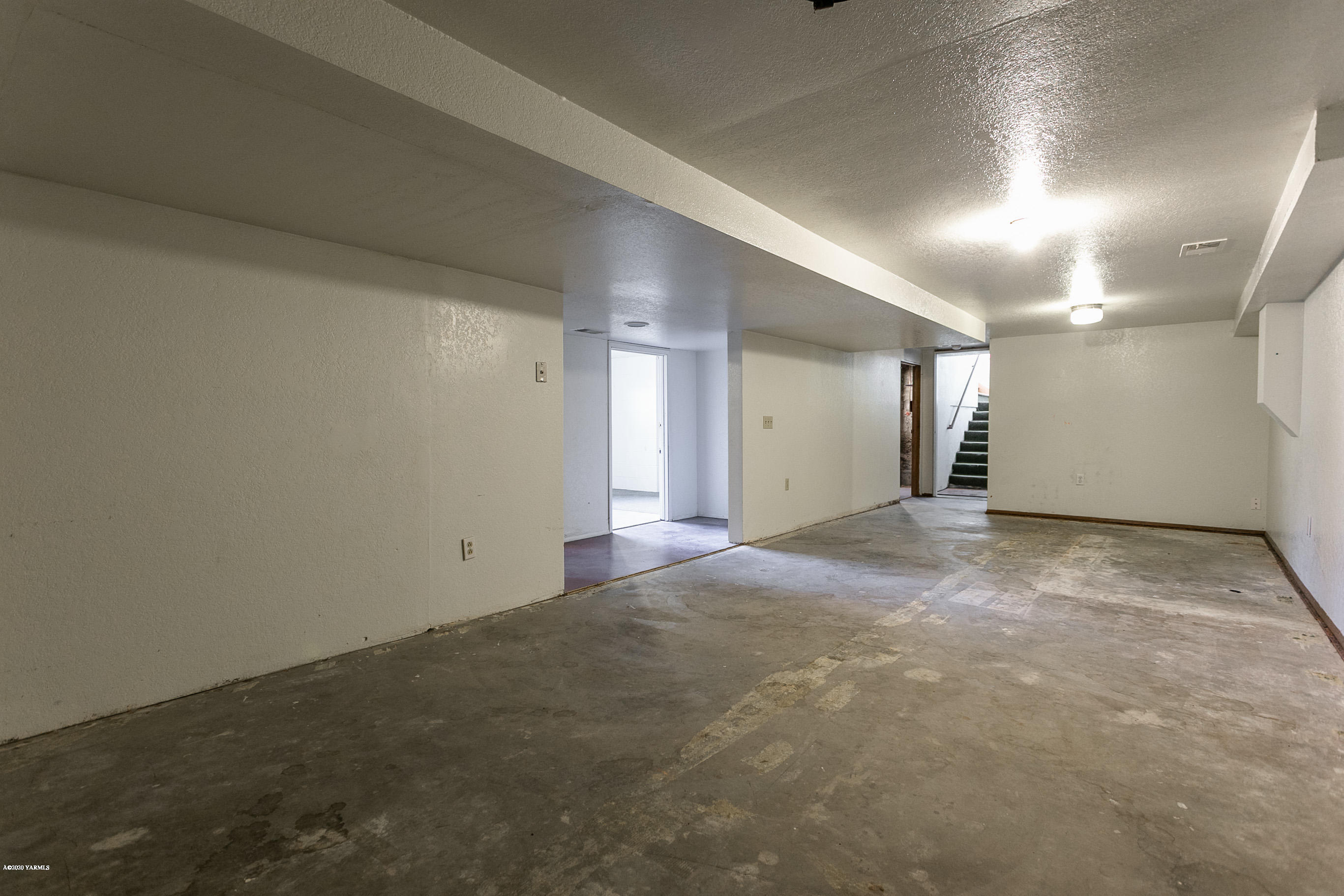2240 Washout Road Sunnyside, WA 98944 - Photo 19 of 31 a view of an empty room