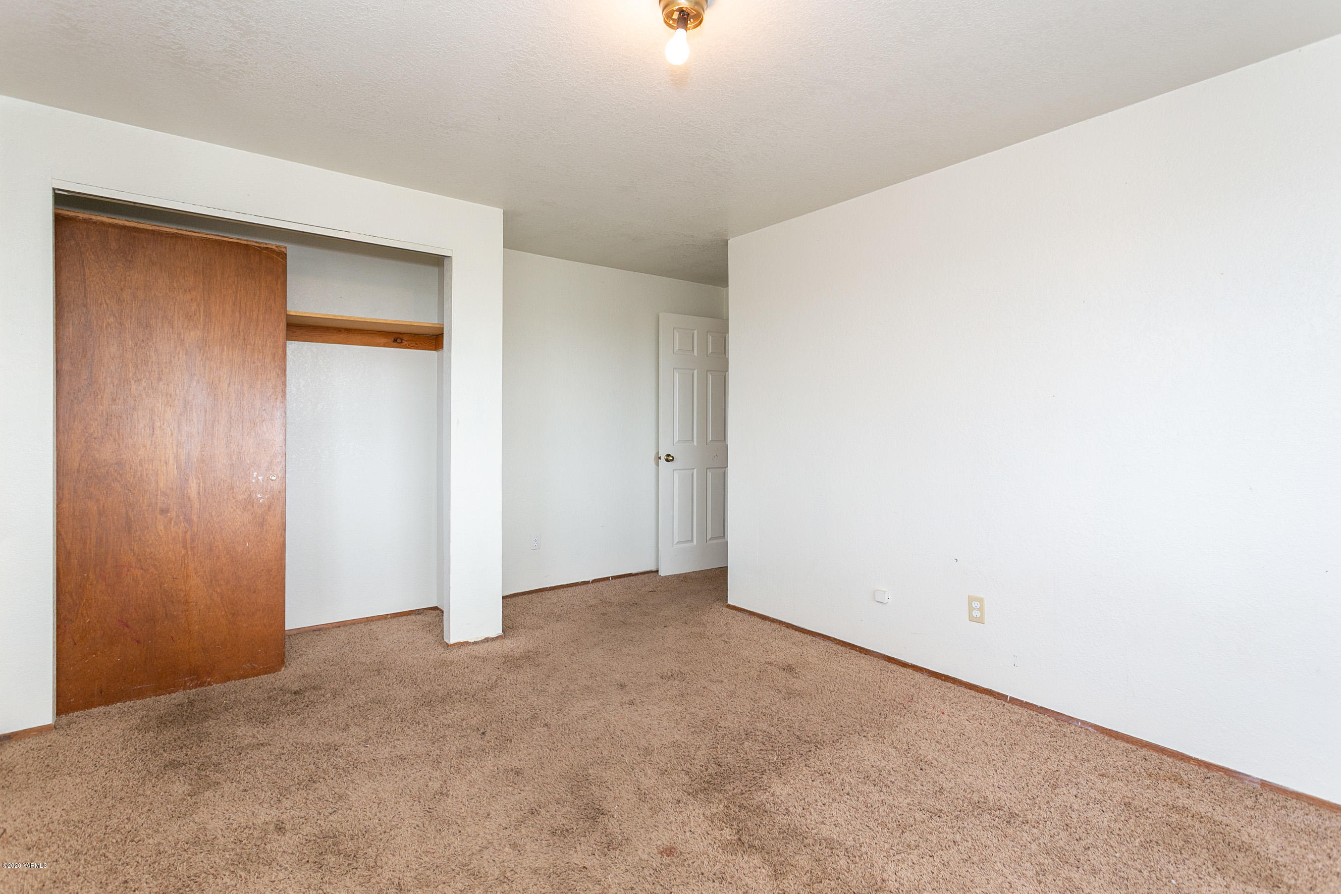 2240 Washout Road Sunnyside, WA 98944 - Photo 21 of 31 a view of an empty room