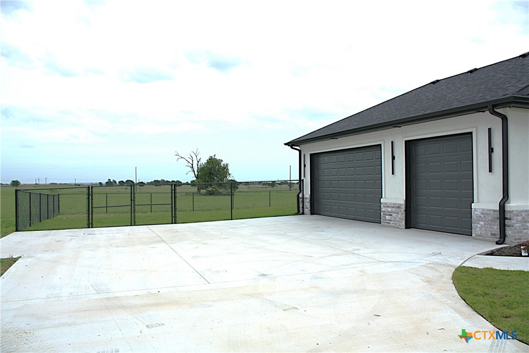 611 Willow Moon Ranch Road Crawford, TX 76638 - Photo 6 of 41