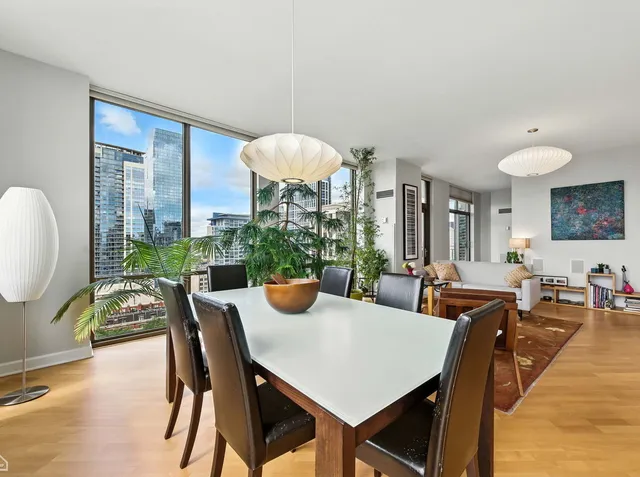 $5,500 | 1335 South Prairie Avenue, Unit 1706, Chicago, IL 60605