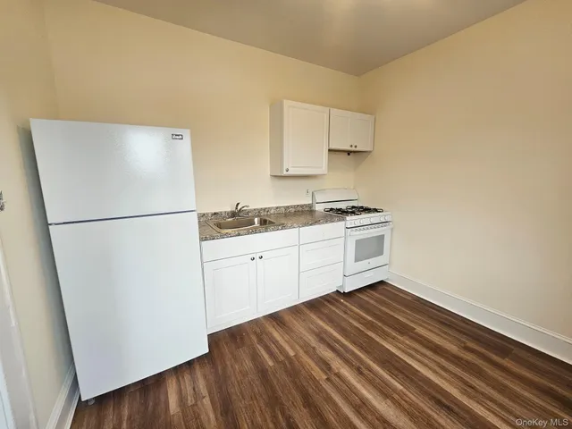 $2,000 | 2 Somerset Avenue, Unit #3, East Islip, NY 11730