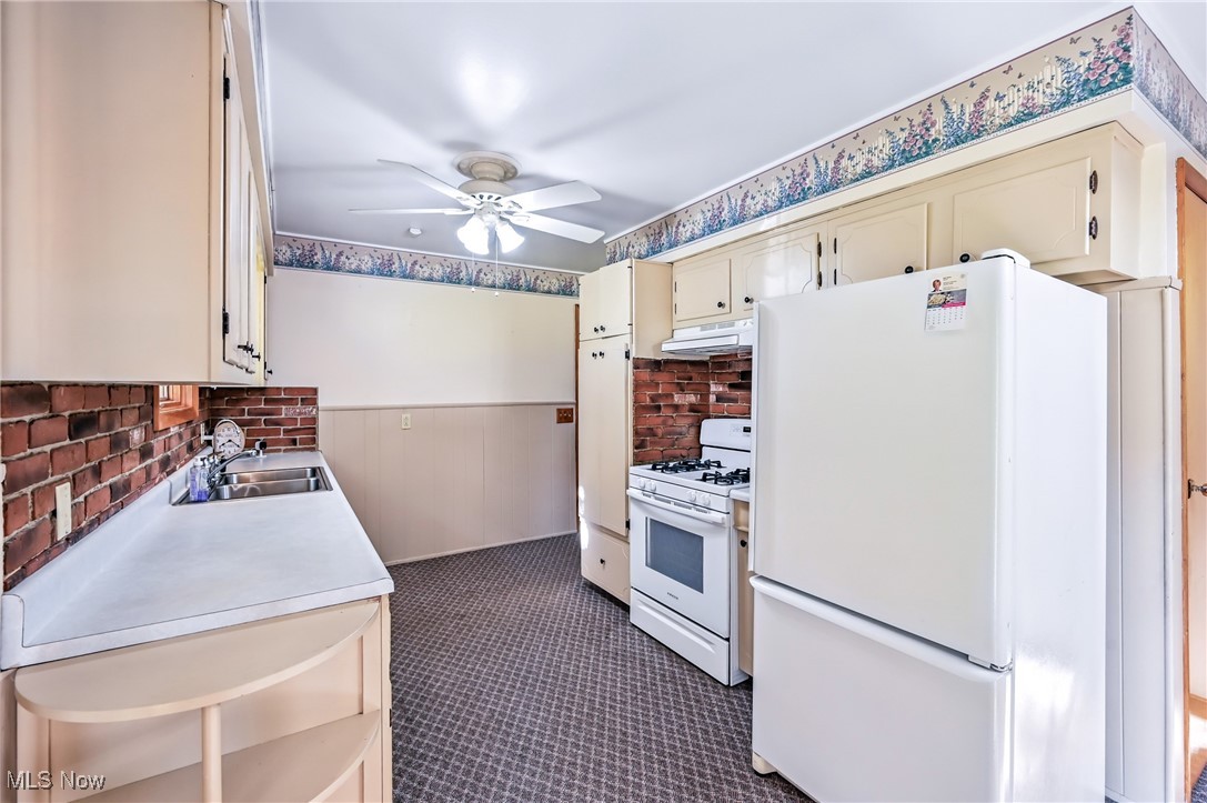 1808 Depot Road Salem, OH 44460 - Photo 19 of 50 Kitchen with view of stove and refrigerator