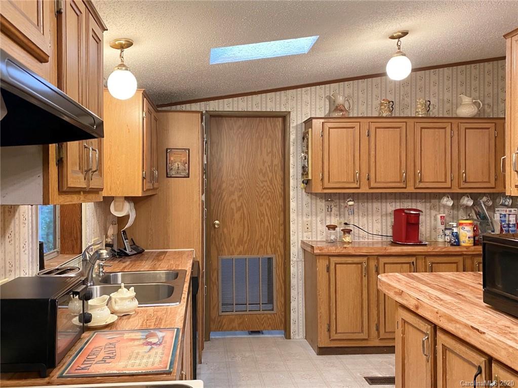 1046 Sharon Ridge Road Fairview, NC 28730 - Photo 5 of 15 Gallery Image 5