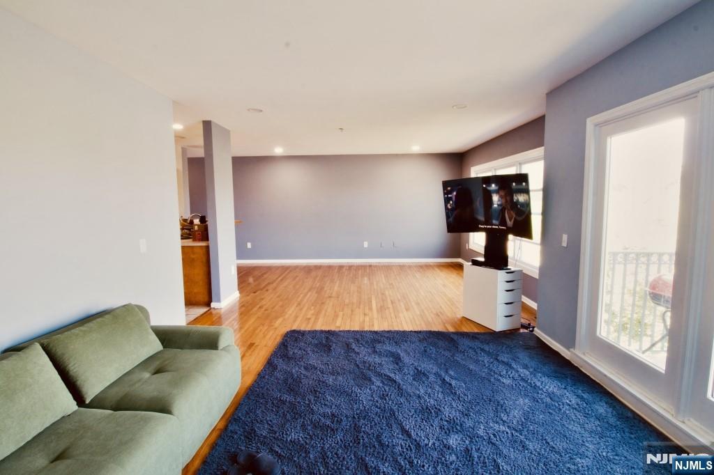 340 The Promenade Edgewater, NJ 07020 - Photo 18 of 46