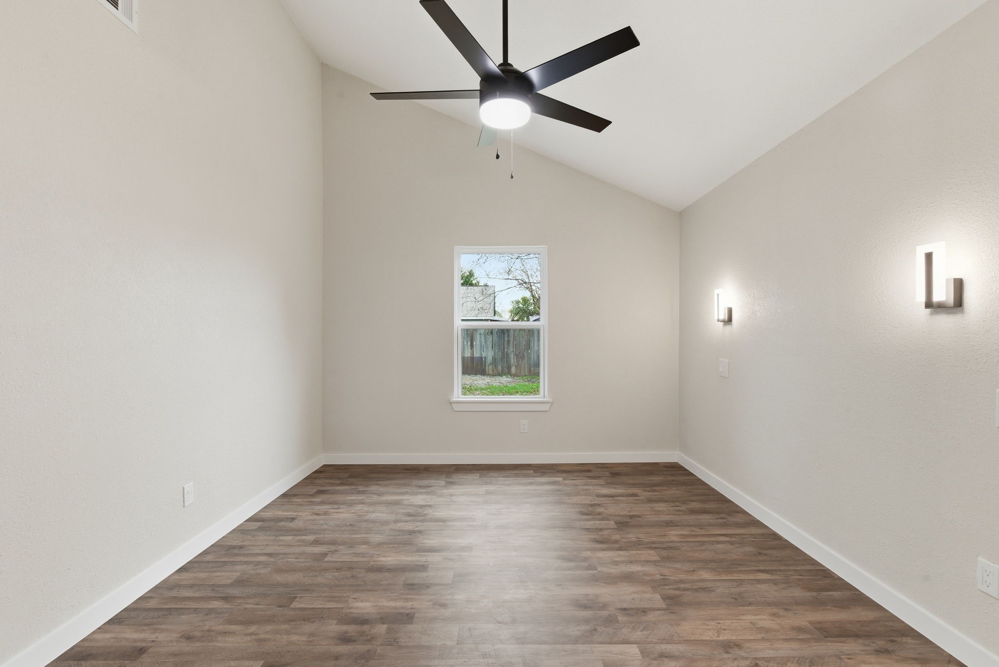 7534 Shaddock Drive Houston, TX 77041 - Photo 12 of 35