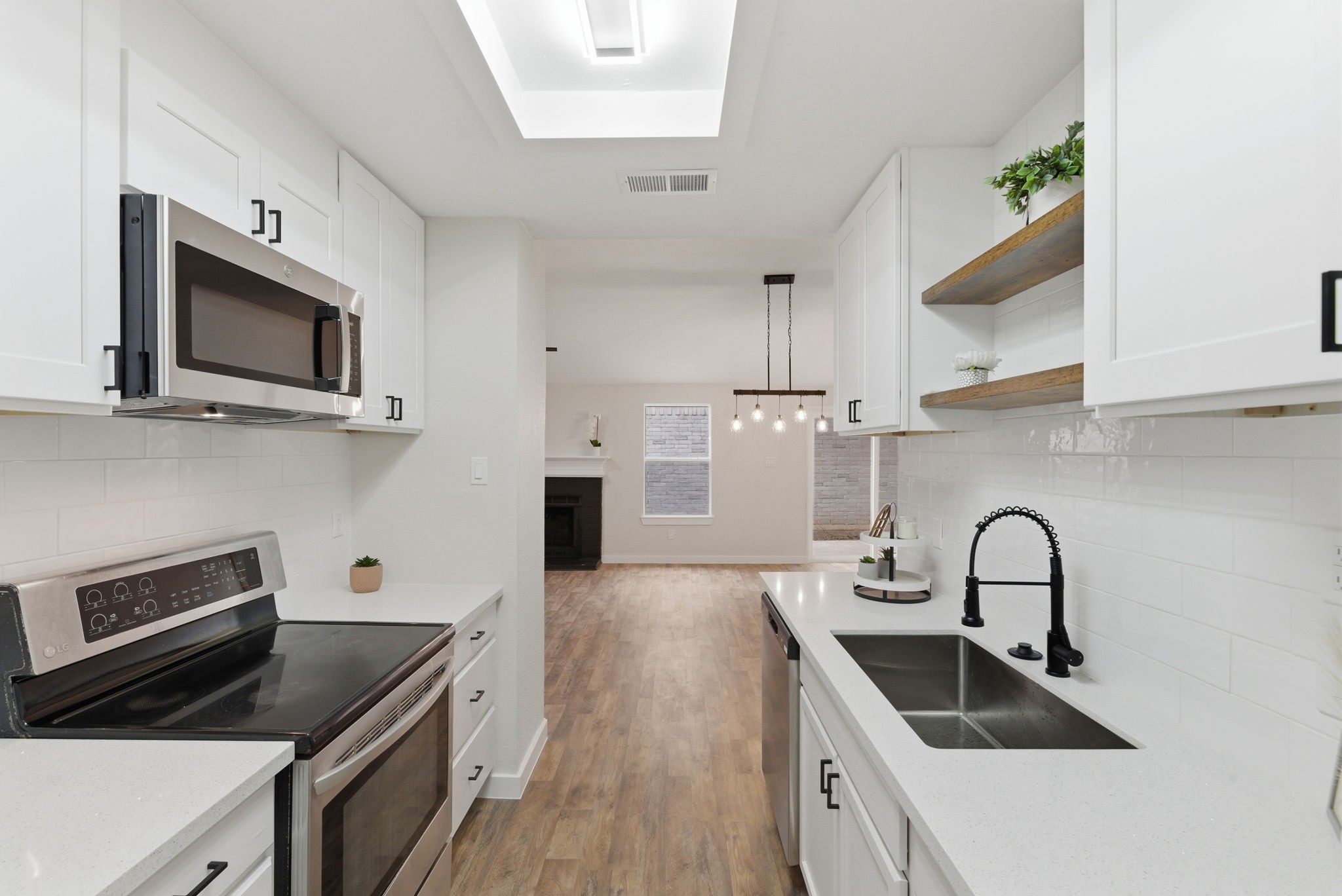 7534 Shaddock Drive Houston, TX 77041 - Photo 21 of 35