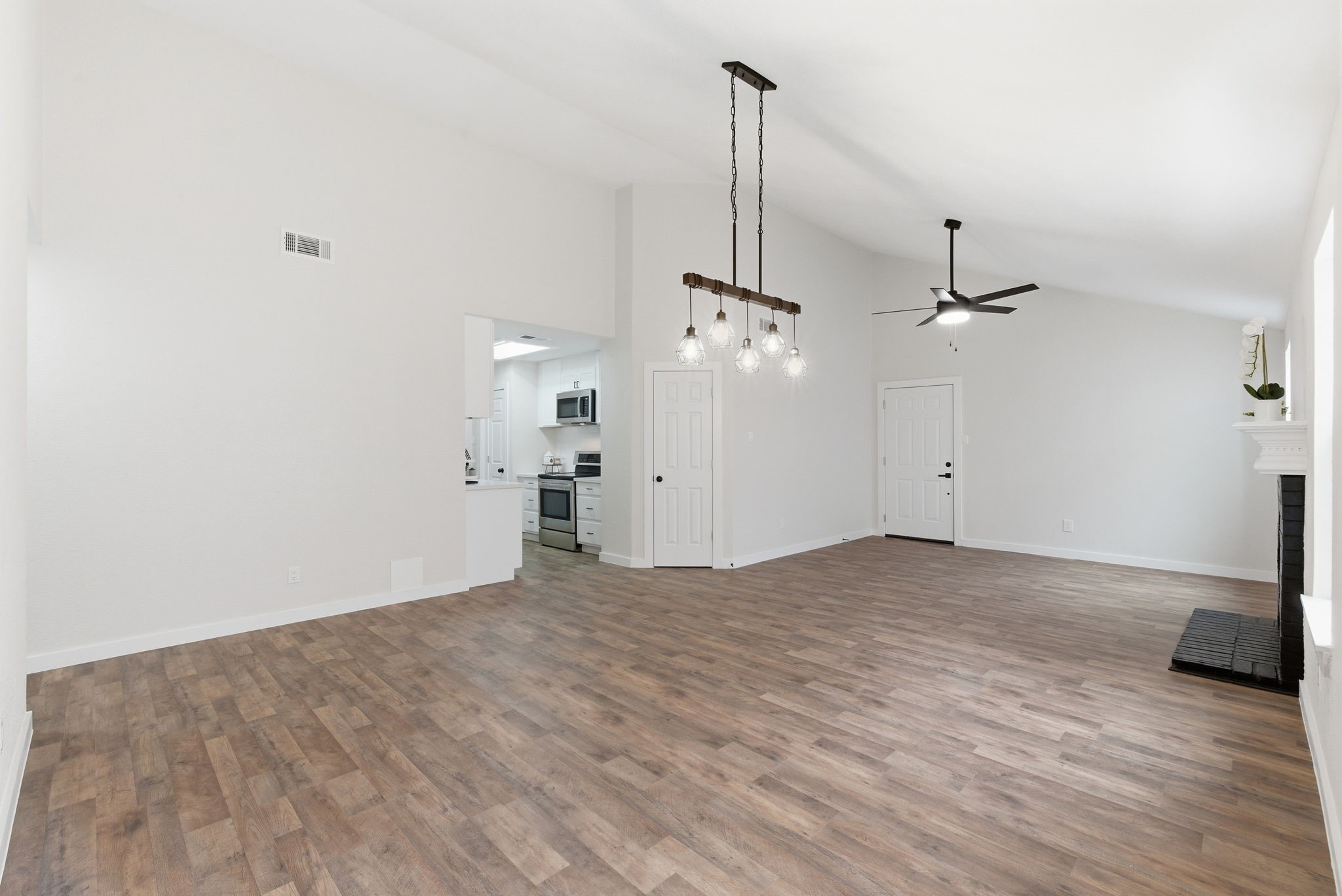 7534 Shaddock Drive Houston, TX 77041 - Photo 7 of 35