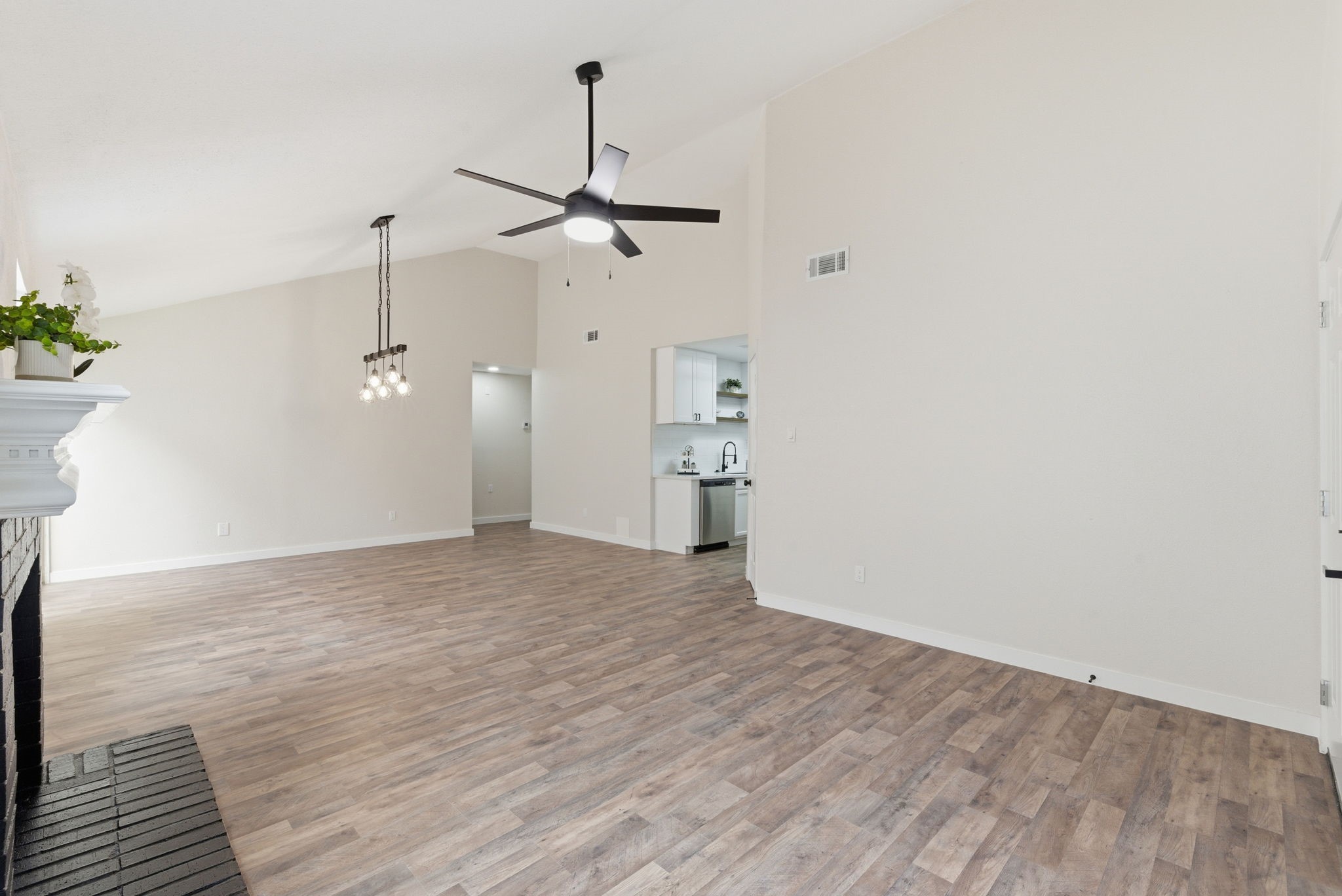 7534 Shaddock Drive Houston, TX 77041 - Photo 9 of 35