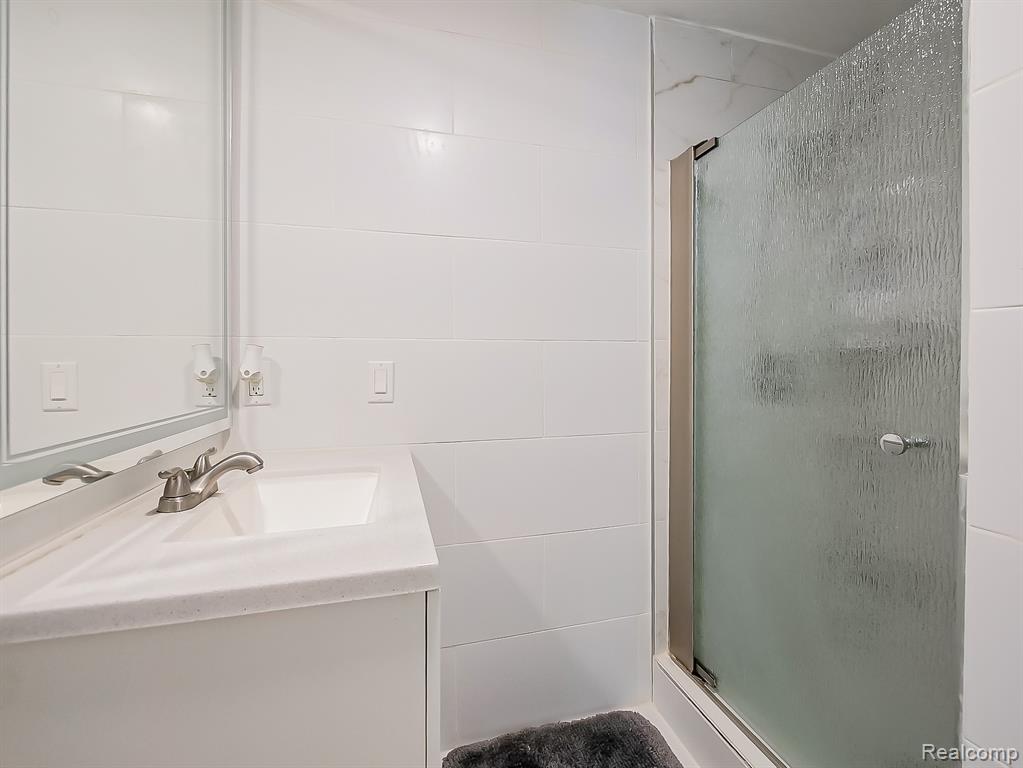 29721 Farmington Road Farmington, MI 48331 - Photo 20 of 45
