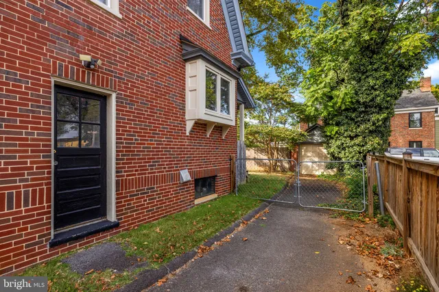 $2,500 | 420 West Cork Street, Winchester, VA 22601