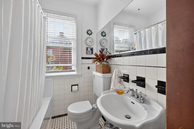 $2,500 | 420 West Cork Street, Winchester, VA 22601