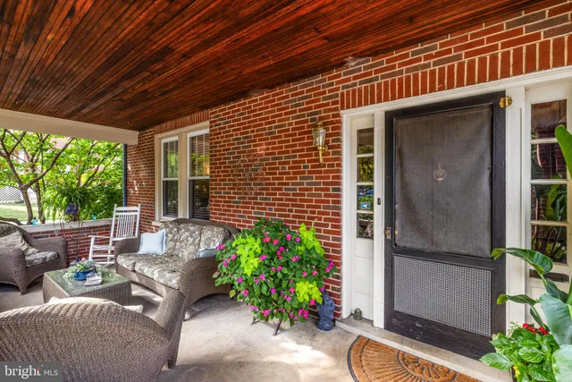 $2,500 | 420 West Cork Street, Winchester, VA 22601