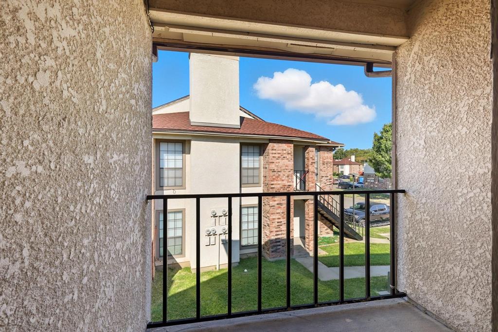 910 Turtle Cove, Unit 148 Irving, TX 75060 - Photo 27 of 33 a view of a balcony