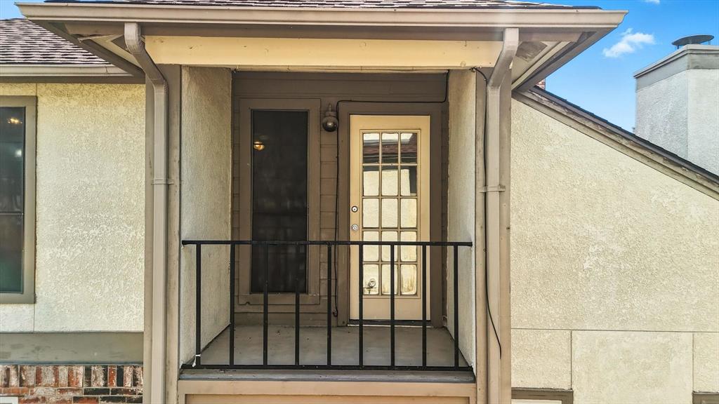 910 Turtle Cove, Unit 148 Irving, TX 75060 - Photo 30 of 33 a view of entryway