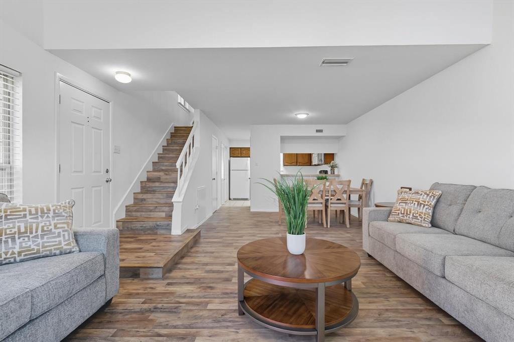 910 Turtle Cove, Unit 148 Irving, TX 75060 - Photo 9 of 33 a living room with furniture and a potted plant