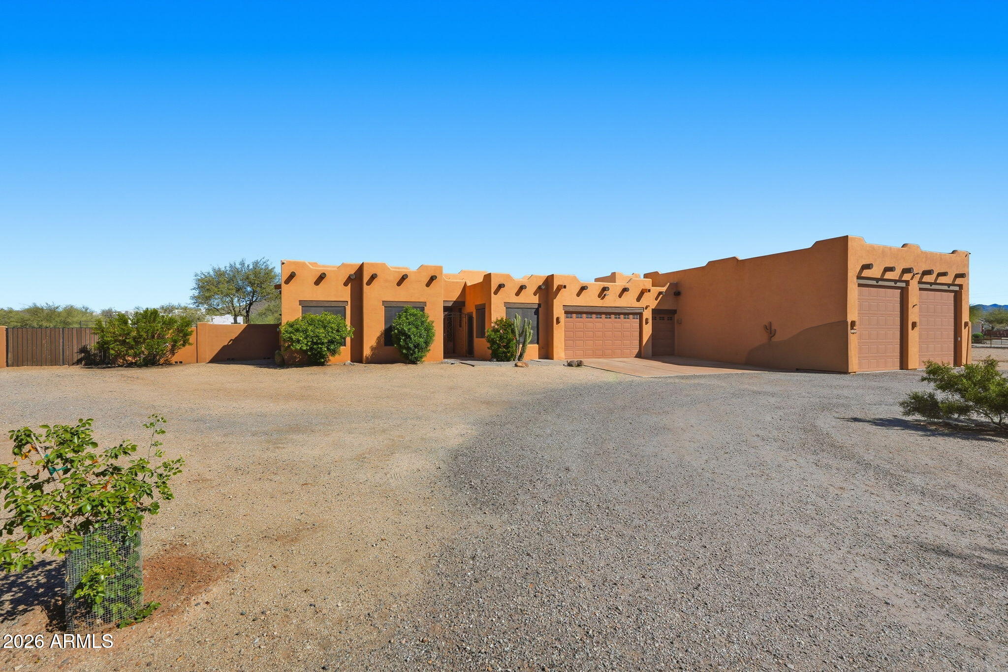 1114 East Carlise Road Phoenix, AZ 85086 - Photo 16 of 53 a view of street with large building