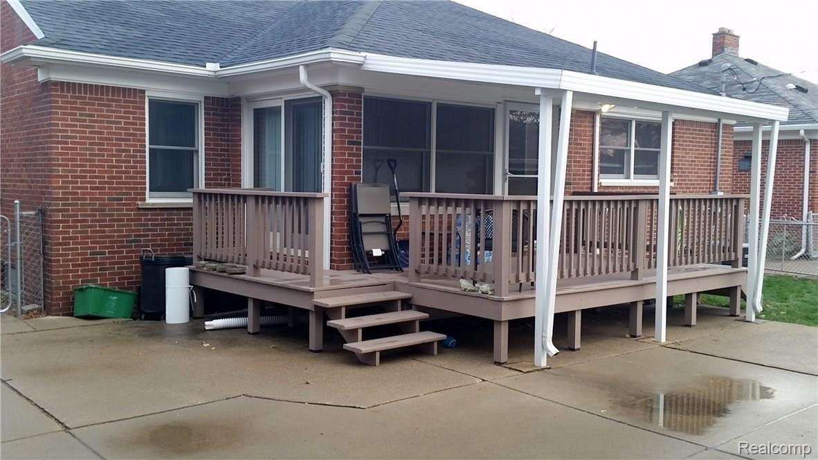 9290 Ruth Avenue Allen Park, MI 48101 - Photo 24 of 34 25. Back porch
