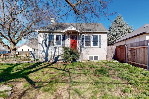 $329,900 | 405 Southeast 8th Street, College Place, WA 99324