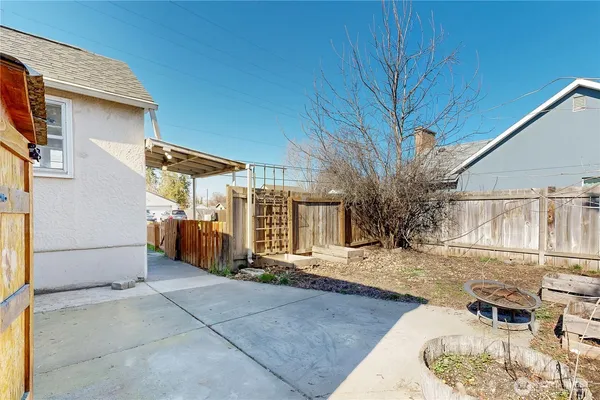 $329,900 | 405 Southeast 8th Street, College Place, WA 99324