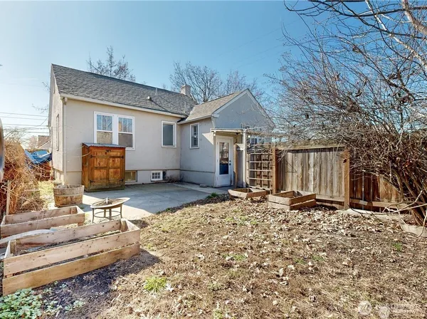 $329,900 | 405 Southeast 8th Street, College Place, WA 99324