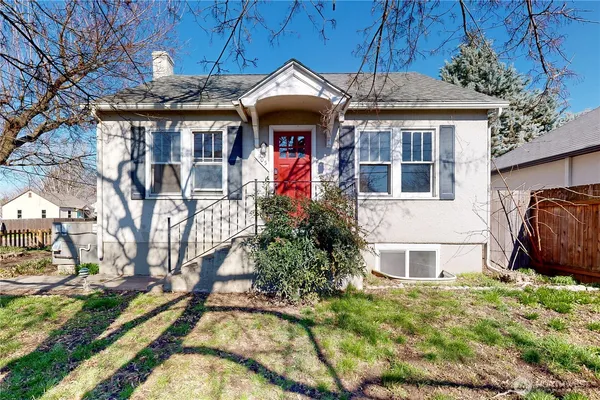 $329,900 | 405 Southeast 8th Street, College Place, WA 99324