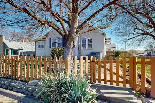 $329,900 | 405 Southeast 8th Street, College Place, WA 99324