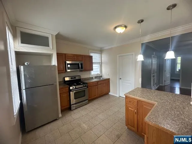 $2,100 | 101 Avenue F, Bayonne, NJ 07002