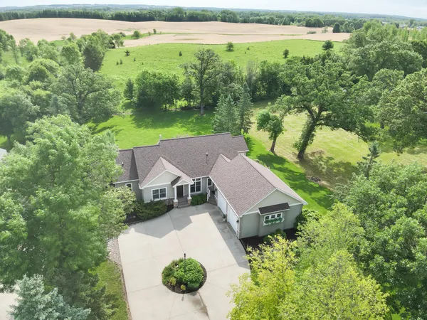 $574,900 | 1810 Minnehuta Drive, Fergus Falls, MN 56537