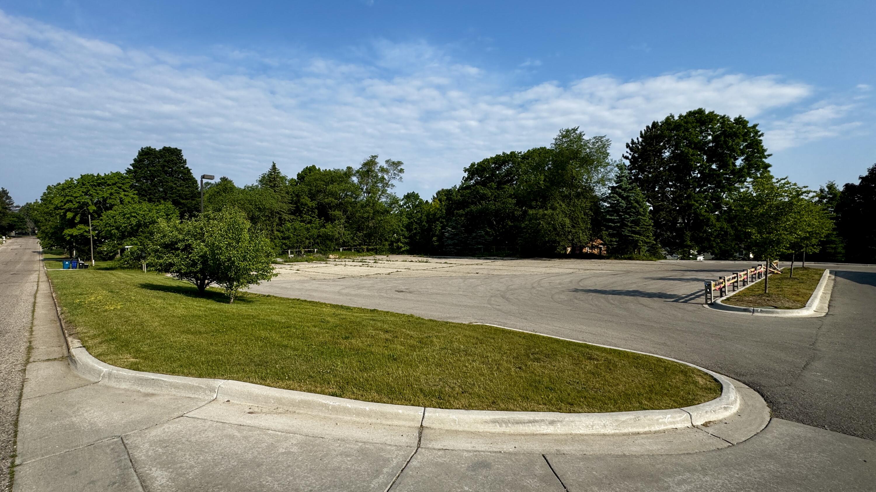 208 Robertson Street Cadillac, MI 49601 - Photo 4 of 9 Greg Bosscher1 (7)
