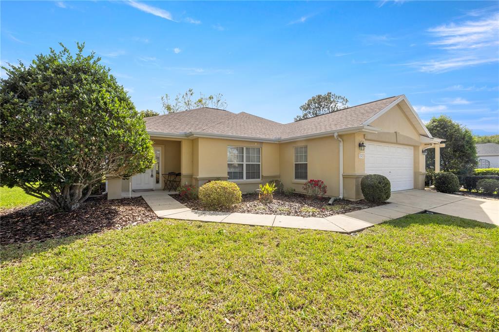 13421 Southeast 92nd Court Road Summerfield, FL 34491 - Photo 2 of 59 a view of a house with backyard and sitting area