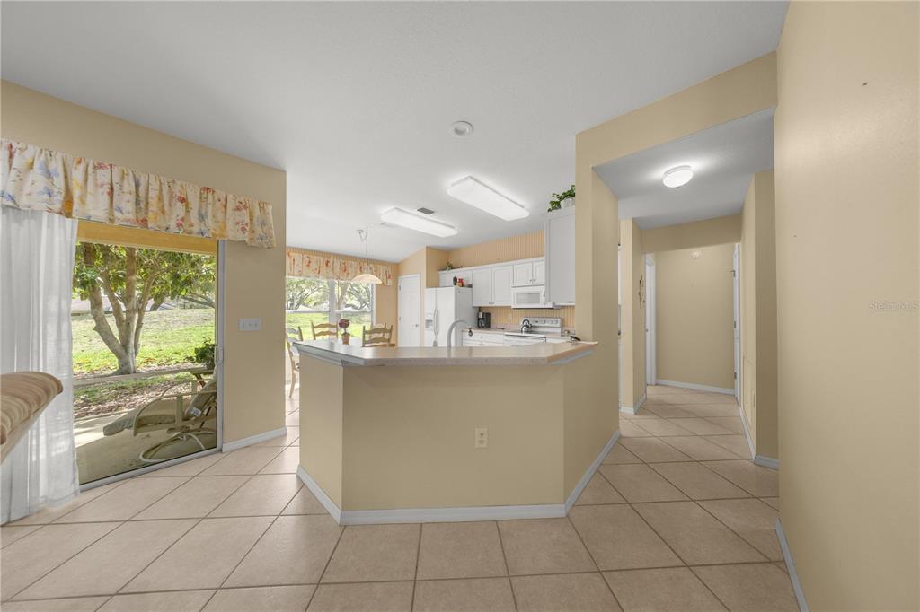 13421 Southeast 92nd Court Road Summerfield, FL 34491 - Photo 8 of 59 a bathroom with a sink a mirror and a bathtub