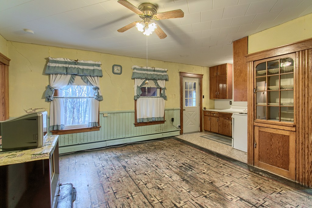 43 Allen Street Gardner, MA 01440 - Photo 13 of 24
