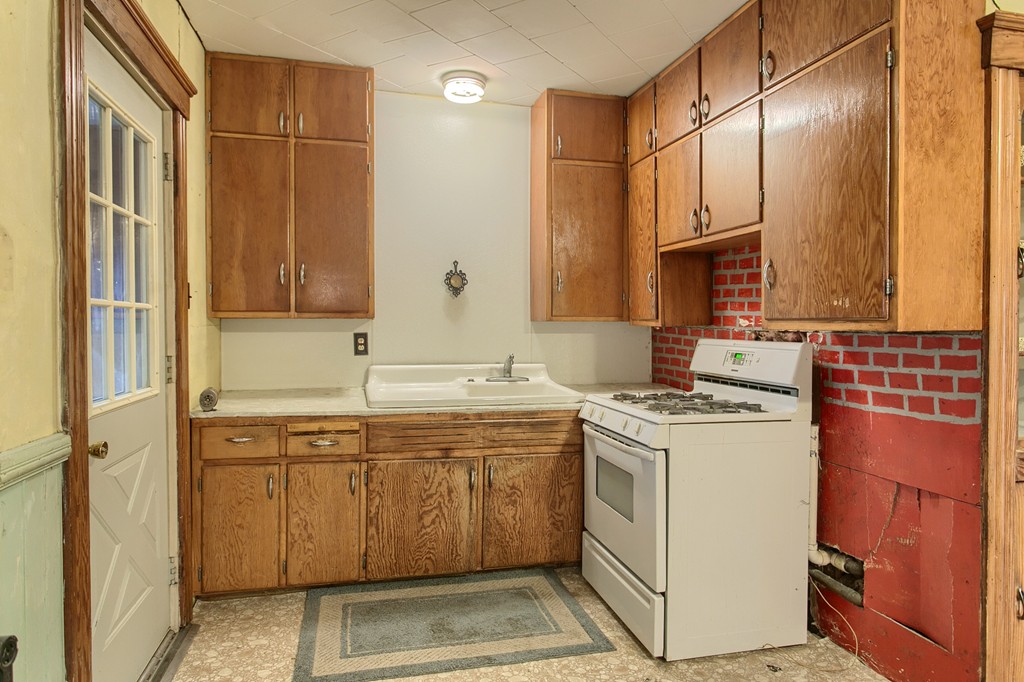 43 Allen Street Gardner, MA 01440 - Photo 15 of 24