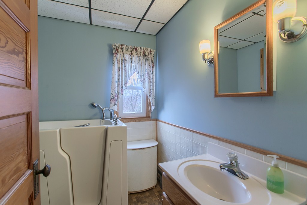 43 Allen Street Gardner, MA 01440 - Photo 17 of 24