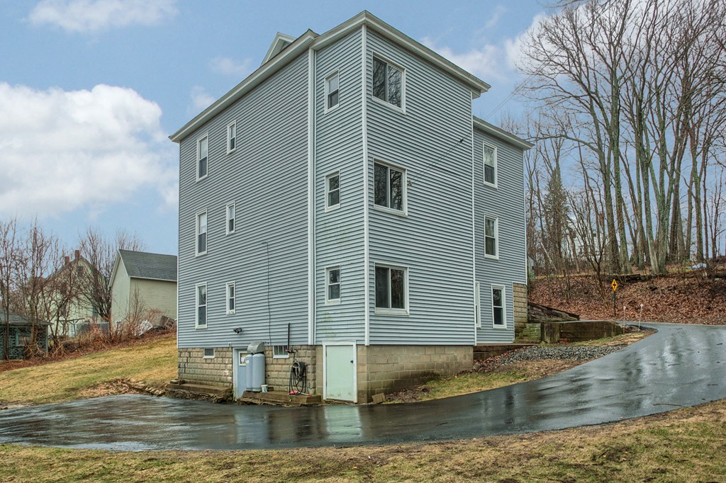 43 Allen Street Gardner, MA 01440 - Photo 10 of 24