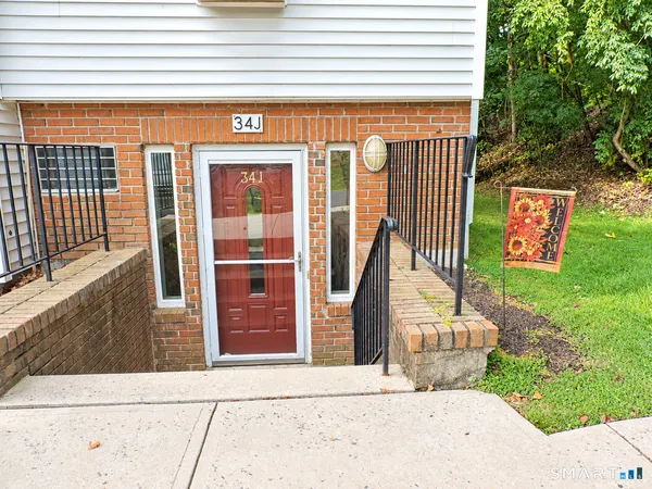 $175,000 | 925 Oronoke Road, Unit 34J, Waterbury, CT 06708