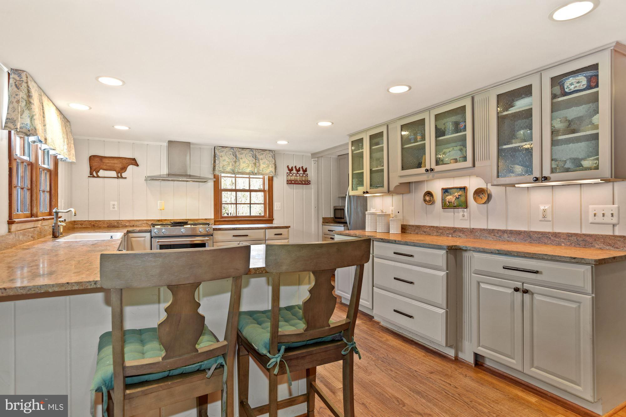 326 Walker Road Great Falls, VA 22066 - Photo 4 of 51