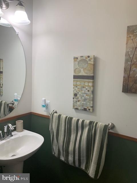 3617 Bancroft Road Baltimore, MD 21215 - Photo 9 of 18 Powder Room