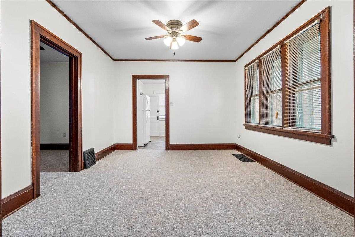 884 Center Point Road Northeast Cedar Rapids, IA 52402 - Photo 10 of 18 Gallery Image 10